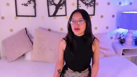 Mia online show from 06/09/26, 11:16