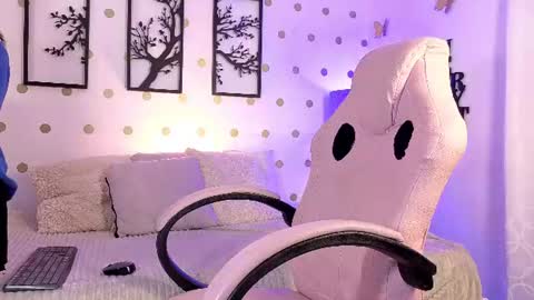 Snapshot of mia_luna0 chatting on 07/10/26, 11:07 Mia online show from 07/10/26, 11:07