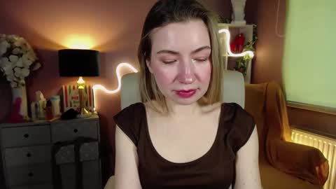 Mia online show from 02/16/25, 11:05