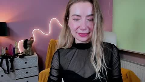 Mia online show from 09/17/25, 06:48