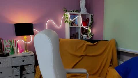 Mia online show from 11/13/25, 07:40