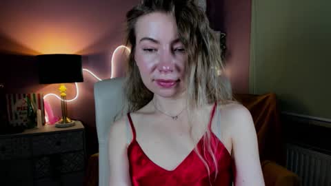 Mia online show from 11/16/25, 02:44