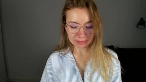 Mia online show from 01/09/26, 07:33