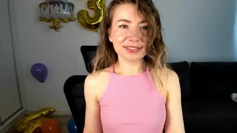 Mia online show from 04/10/26, 07:13