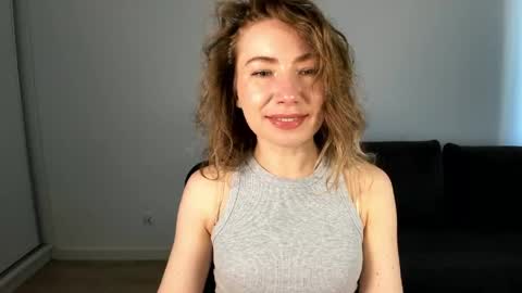 Mia online show from 04/21/26, 01:17