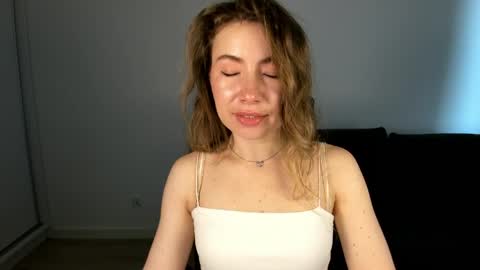 Mia online show from 04/22/26, 06:27