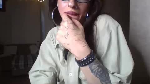 Mia online show from 06/08/26, 11:43