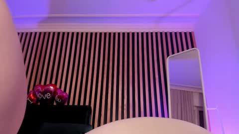 Snapshot of mia_meows chatting on 02/16/25, 09:59 Mia here Appreciate your support online show from 02/16/25, 09:59