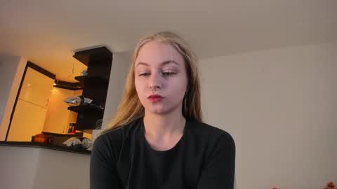 Snapshot of mia_meows chatting on 09/21/25, 10:50 Mia here Appreciate your support online show from 09/21/25, 10:50