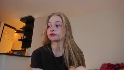 Snapshot of mia_meows chatting on 10/07/25, 11:07 Mia here Appreciate your support online show from 10/07/25, 11:07