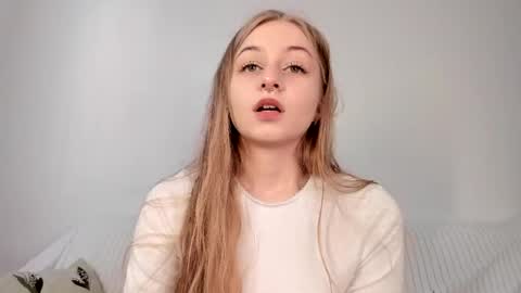 Mia here Appreciate your support online show from 04/23/26, 07:09