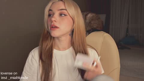 Snapshot of mia_milagros chatting on 12/24/24, 12:00 mia_milagros online show from 12/24/24, 12:00