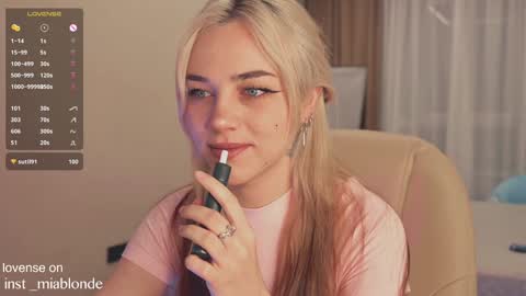 Snapshot of mia_milagros chatting on 01/08/25, 03:19 mia_milagros online show from 01/08/25, 03:19