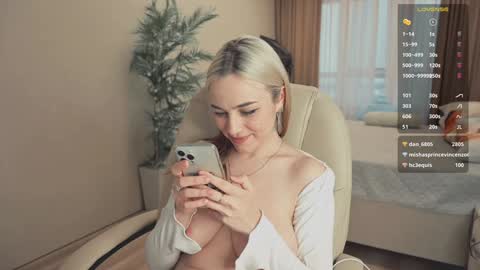 Snapshot of mia_milagros chatting on 01/28/25, 11:49 mia_milagros online show from 01/28/25, 11:49