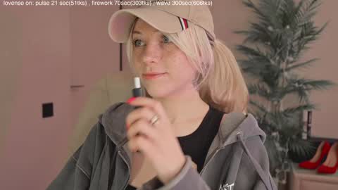 Snapshot of mia_milagros chatting on 11/27/25, 04:14 mia_milagros online show from 11/27/25, 04:14