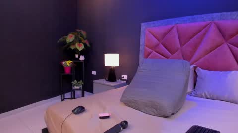 MIA  online show from 04/05/26, 06:05