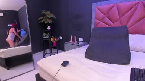 Snapshot of mia_milff chatting on 06/26/26, 06:45 MIA online show from 06/26/26, 06:45