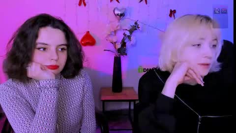 mia_mooon_ online show from 04/15/26, 08:32