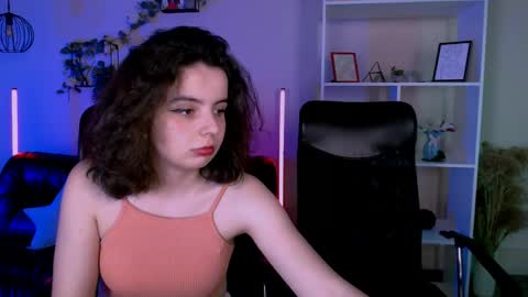 mia_mooon_ online show from 06/01/26, 08:27