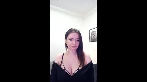 Snapshot of mia_muuur chatting on 02/08/26, 09:13 Mia online show from 02/08/26, 09:13