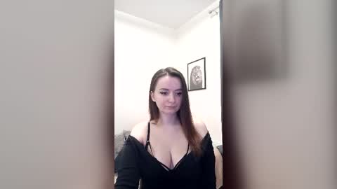 Snapshot of mia_muuur chatting on 06/29/26, 10:21 Mia online show from 06/29/26, 10:21
