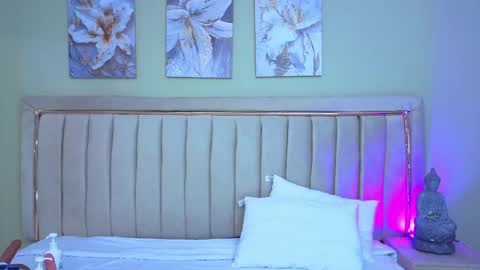 Mia online show from 04/16/26, 12:17