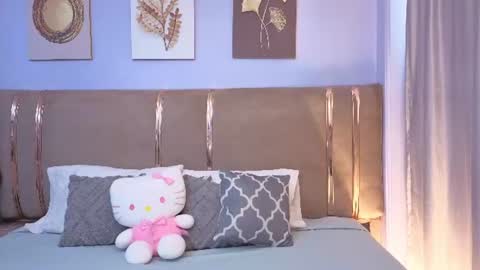 Snapshot of mia_naive chatting on 07/16/26, 12:11 Mia online show from 07/16/26, 12:11