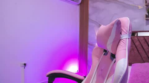 mia_naugthy4 online show from 02/23/26, 07:33