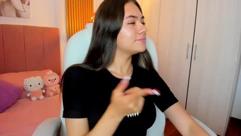 Snapshot of mia_nevaeh chatting on 01/07/25, 11:24 Mia Nevaeh - follow me online show from 01/07/25, 11:24