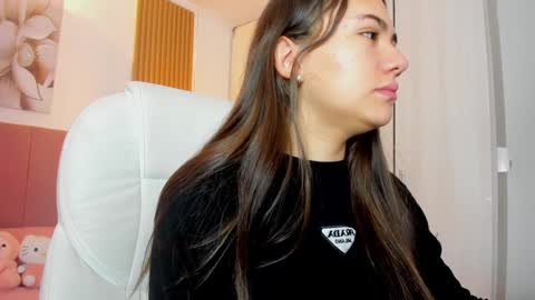 Snapshot of mia_nevaeh chatting on 01/11/25, 08:10 Mia Nevaeh - follow me online show from 01/11/25, 08:10