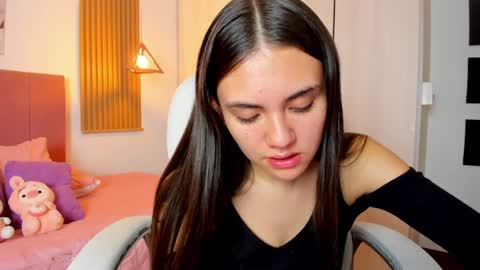 Snapshot of mia_nevaeh chatting on 02/06/25, 09:17 Mia Nevaeh - follow me online show from 02/06/25, 09:17