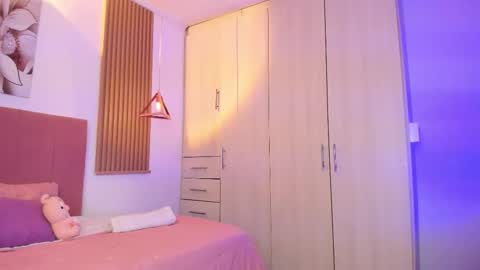 Snapshot of mia_nevaeh chatting on 12/13/25, 08:14 Mia Nevaeh - follow me online show from 12/13/25, 08:14