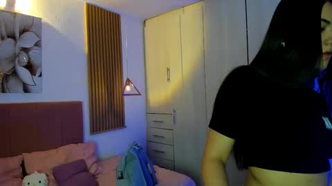 Snapshot of mia_nevaeh chatting on 01/18/26, 04:55 Mia Nevaeh - follow me online show from 01/18/26, 04:55