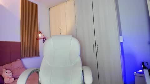 Mia Nevaeh - follow me online show from 05/19/26, 03:40