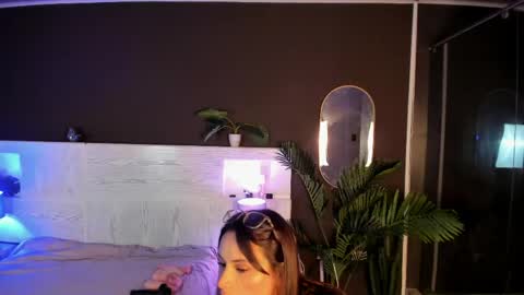 Snapshot of mia_noiir chatting on 05/20/26, 03:45 Mia online show from 05/20/26, 03:45