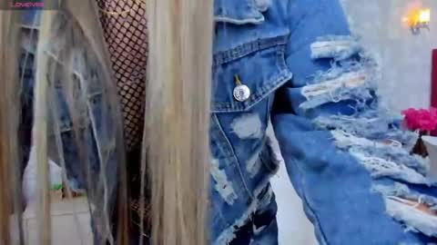 Snapshot of mia_noir2701 chatting on 03/27/26, 11:54 Mia online show from 03/27/26, 11:54