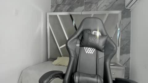 mia_petiteht online show from 03/05/26, 08:38