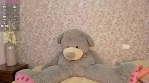 Mia online show from 04/11/26, 01:32