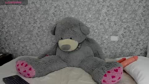 Mia online show from 04/14/26, 02:39