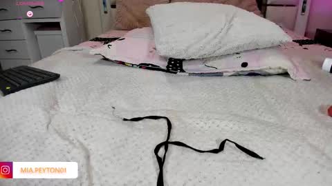 mia_peyton1 online show from 12/19/25, 08:38