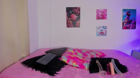 Snapshot of mia_purplee chatting on 10/21/25, 03:18 mia_purplee online show from 10/21/25, 03:18