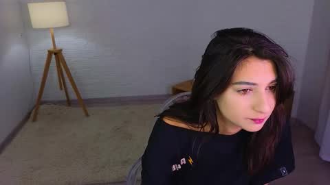 Snapshot of mia_purr chatting on 12/17/25, 02:56 Mia online show from 12/17/25, 02:56