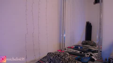 mia reys online show from 02/02/25, 04:54