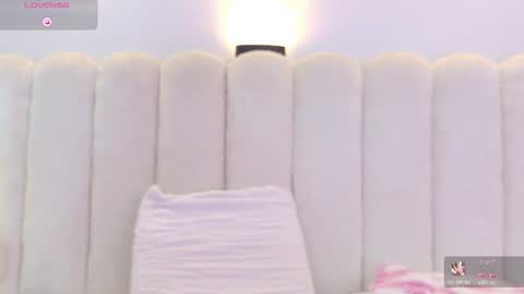 Snapshot of mia_rom chatting on 11/19/25, 12:27 Mia online show from 11/19/25, 12:27