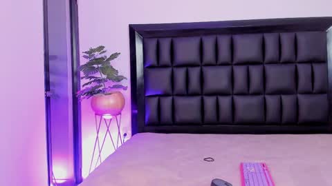 mia online show from 04/08/26, 05:40