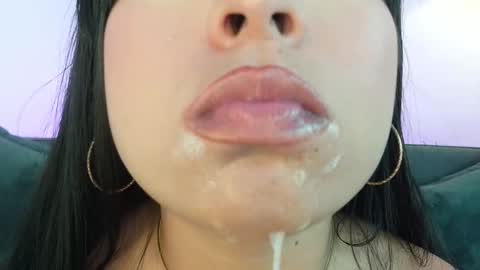 Mia online show from 05/08/26, 10:37