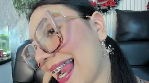 Mia Roux online show from 11/20/25, 04:01