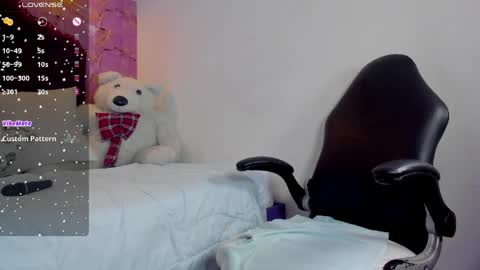 Mia online show from 04/06/26, 04:46