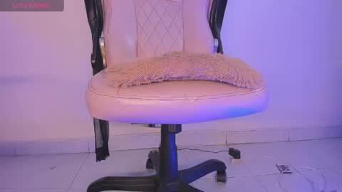 mia_royal online show from 04/16/26, 09:39