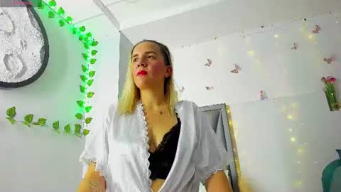 Snapshot of mia_salome23 chatting on 06/23/26, 01:53 mia_salome23 online show from 06/23/26, 01:53